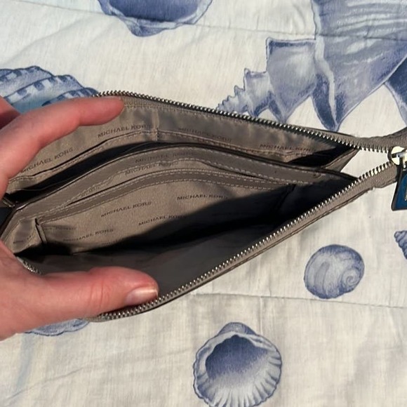 MICHAEL Michael Kors Leather Gusset Wristlet Wallet Pearl Gray - 32F7SFDU8U - Picture 4 of 9